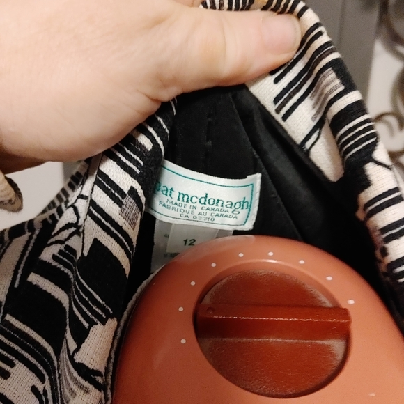 Stunning rose designed jacket. - Picture 11 of 11